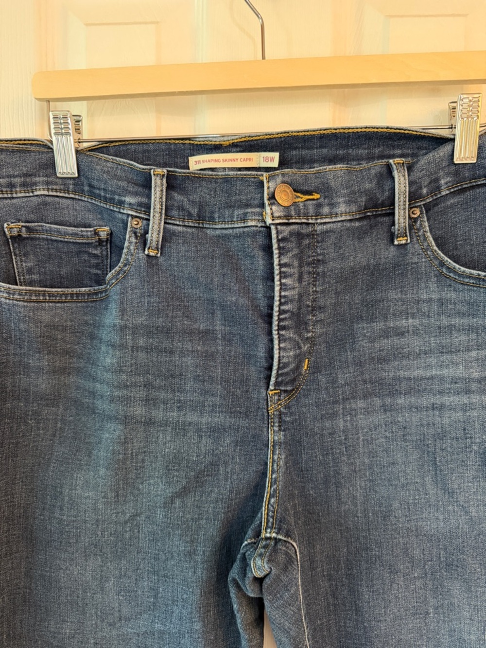 Levi's Indigo Mid-Rise Cropped Ankle Jeans - Picture 5 of 8
